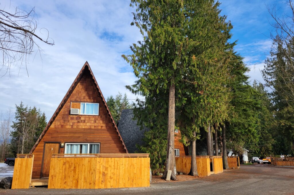 Alpiner Motel Cabins in Sicamous BC features Private Hot-tubs Free Wifi and are Pet friendly